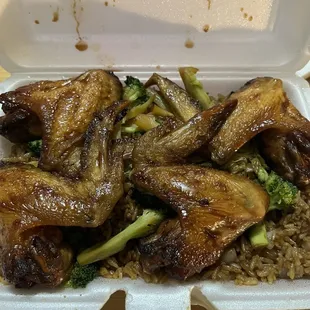 Wings with broccoli and fried rice