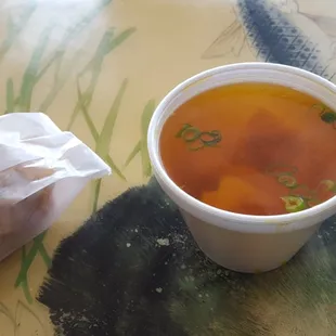 Wonton soup with crunchies