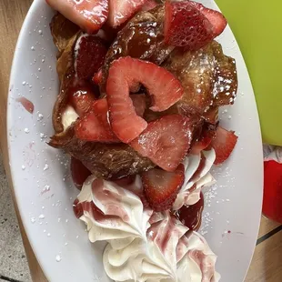 raspberry and cream croissant