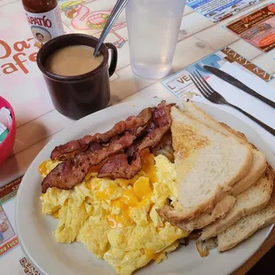 Basic breakfast combo with bacon