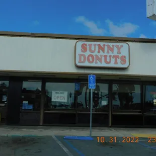 Sunny doughnuts does have the looks of a bakery and the place can be checked yet by the health Dept .