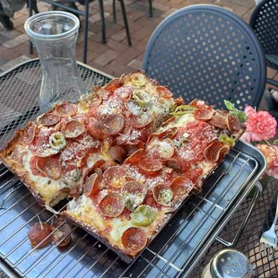 Round Arcade Pizza