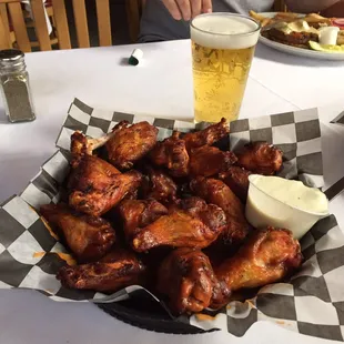 fried chicken wings, chicken wings and fried chicken, bbq wings, chicken wings, food, chicken, poultry, fried chicken, bbq chicken