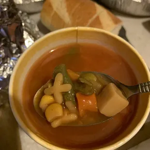 CAMPBELLS CANNED VEGETARIAN VEGETABLE SOUP, being PASSED OFF as minestrone!!!
