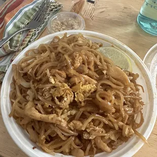 Chicken Pad Thai Noodle very delicious, and could use some additional green (e.g., green onions).