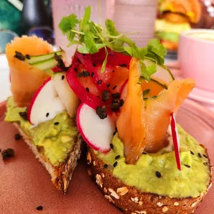 Avo Salmon Toast