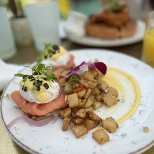 Smoked salmon eggs Benedict with potatoes