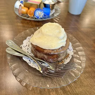 Cinnamon Roll w/Vanilla Bean Icing