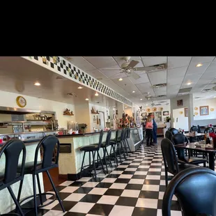 Breakfast &amp; lunch diner