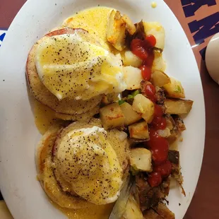 Eggs Benedict with home fries