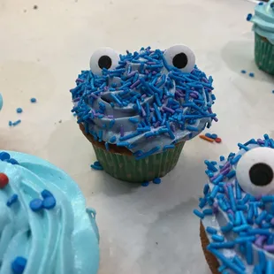 food, dessert, cupcakes