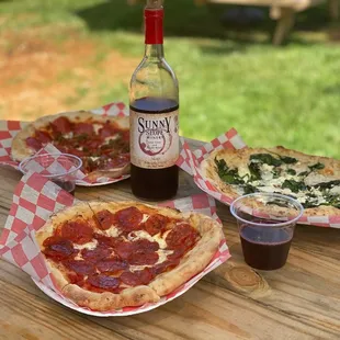 Moto Pizza was our food truck this past weekend. See our Facebook for upcoming events! #goodtimesandbrightwines