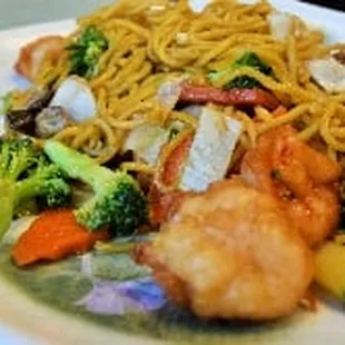 Shrimp Yakisoba, Large Prawn,fresh vegetables with yakisoba noddle.