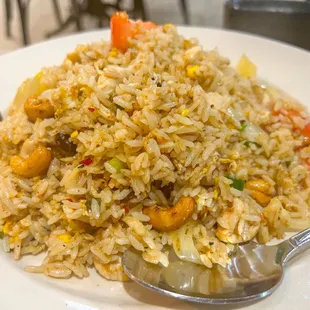 F6. Pineapple Fried Rice Dinner