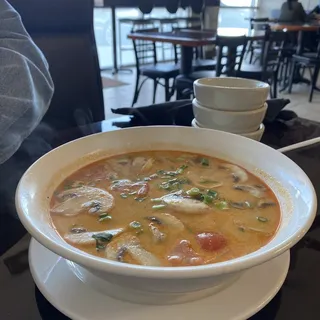 S10. Tom Kha