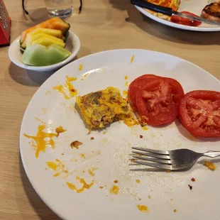 You can see when my frui arrived, when I had 1 bite left of my omlette