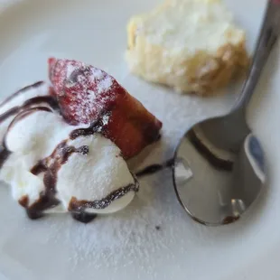 Complimentary cheesecake dessert