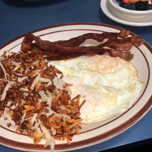 2 eggs over easy, bacon, crispy hasbrown
