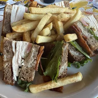 Clubhouse Sandwich *