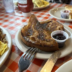 Cinnamon toast with jam