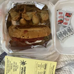 Walk-in ordered 4pc samosas and a Meatball Sandwich (on garlic bread, add green peppers). It was ready in 10 and piping hot. JUL23