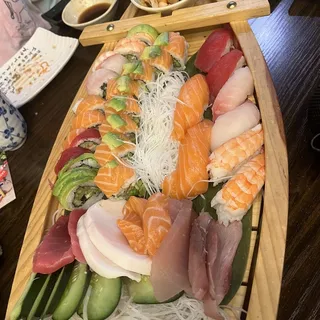 Sunnys Special Sushi Boat