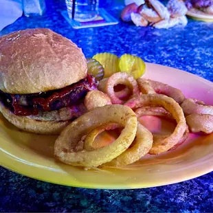 Hamburger &amp; Onion Rings