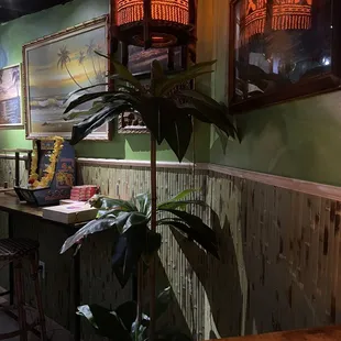 Area with board games (most tables also have 1 game)