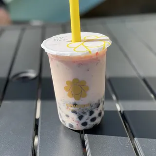 Kid's Strawberry Boba Milk (16oz)