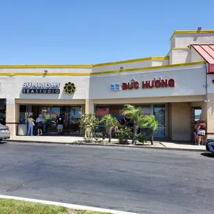 Located in a plaza (yeah, idk about the cars parking there either but I guess it's a thing) near Boiling Point and Duc Huong