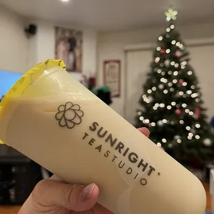 White oolong peach milk tea