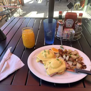 Classic eggs Benedict.