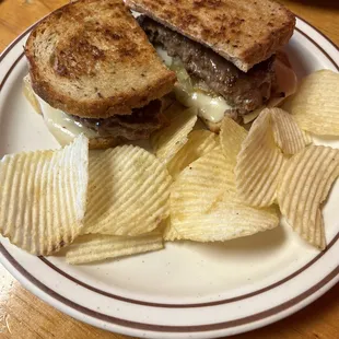 Patty Melt w chips
