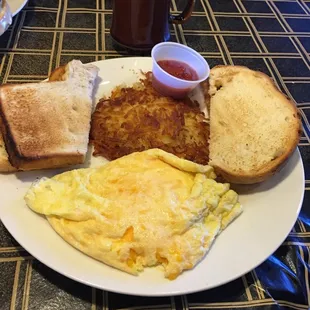 Cheddar cheese omelet with hash browns, cinnamon toast, &amp; their delish house made strawberry jelly