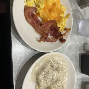 1/2 Biscuit &amp; Gravy Combo