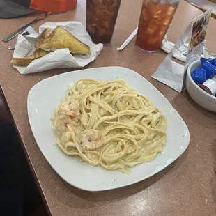 Shrimp alfredo