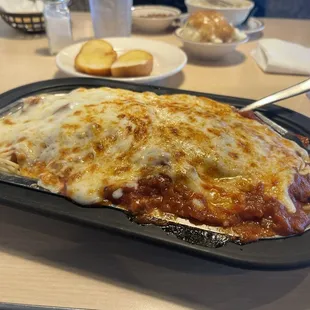 Baked Spaghetti &amp; Garlic Bread