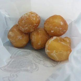 Got a half dozen this is what&apos;s left.... you see I only ate one ...never had a donut hole this bag ...grossssssssss