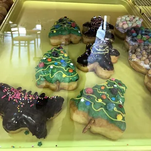 Dinos, Xmas trees, gingerbread men and more!