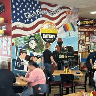 Lots of beautiful and retro Wall decors