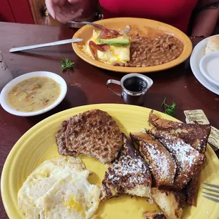 Bacon avocado omelet &amp; french toadt plate