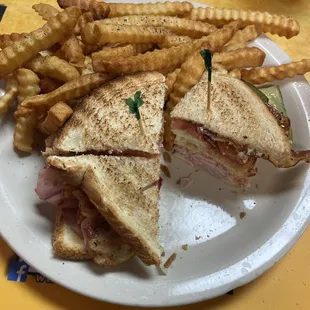Ham club sandwich