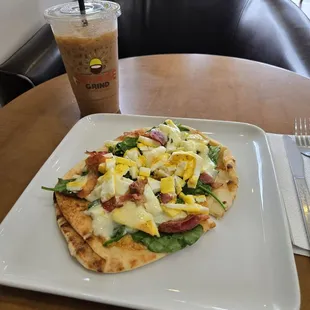 Sunrise flatbread and a vanilla latte with honey and cinnamon