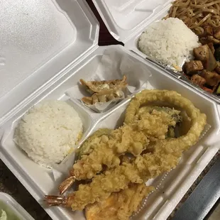 Shrimp and veggie tempura lunch bento