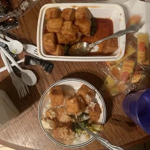 General tofu with rice and broccoli