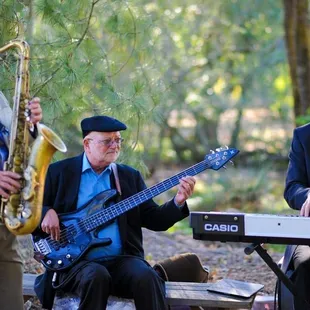 Wine always tastes better with jazz!