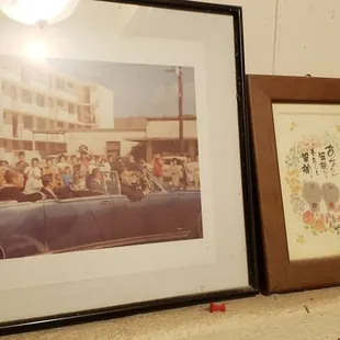 Cool photo from the Kapahulu Blvd., with the storefront from when JFK visited O'ahu. The building looks much the same from the exterior tod.