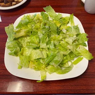 This is a Greek salad ?!?! TRASH BASIC