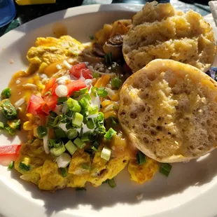 a plate of breakfast foods