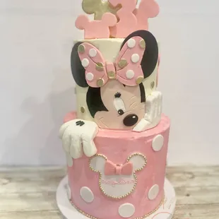 a minnie mouse cake